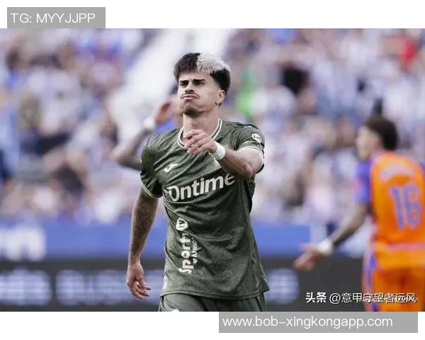 西乙联赛竞争加剧拉科与桑坦德双雄领跑冲甲形势愈发紧张